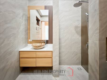 Luxury Modern 3 Bedroom Villa with Private Pool in Soi Hua Hin 102