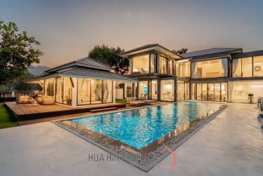 PALM HILLS RESIDENCES : Beautiful total renovation 4 bed pool villa