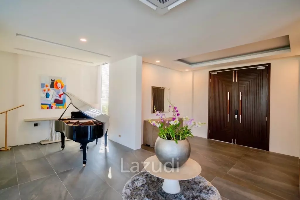 PALM HILLS RESIDENCES : Beautiful total renovation 4 bed pool villa