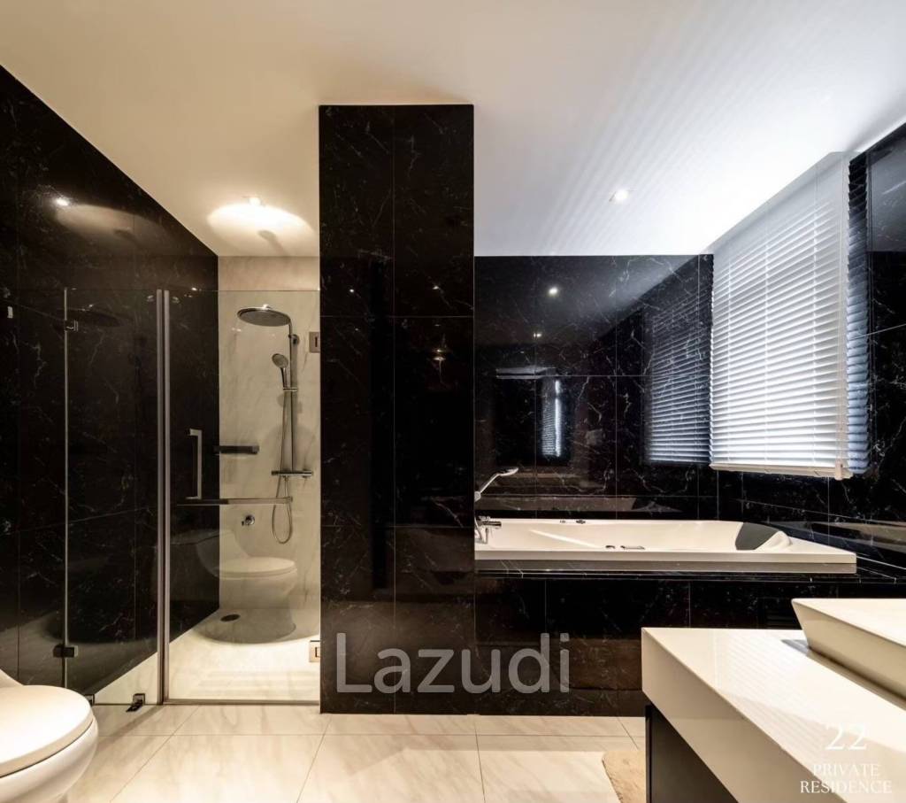 12 Bed 17 Bath 2,047 SQ.M Private House krungthep kreetha