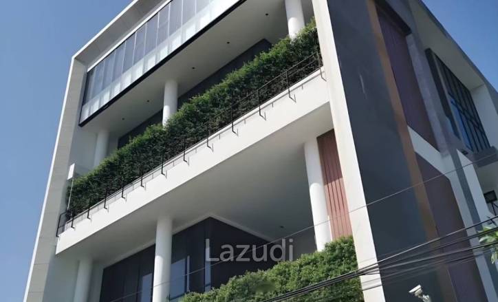 12 Bed 17 Bath 2,047 SQ.M Private House krungthep kreetha