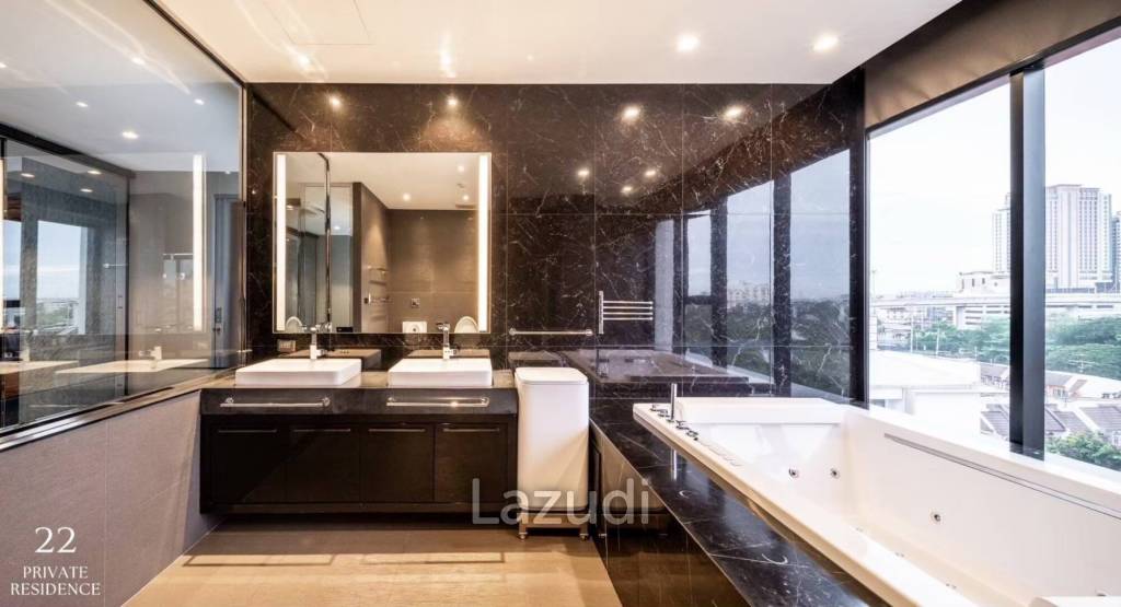 12 Bed 17 Bath 2,047 SQ.M Private House krungthep kreetha