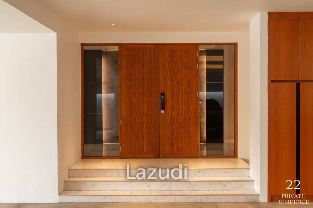 12 Bed 17 Bath 2,047 SQ.M Private House krungthep kreetha