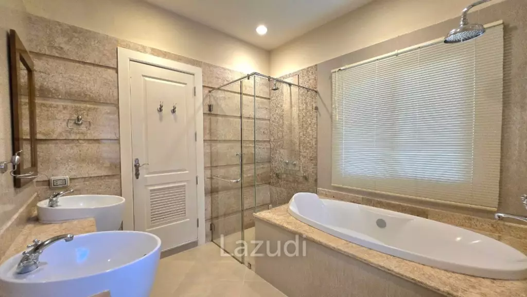 3 Beds 3 Baths 281 SQ.M. Silk Road Place