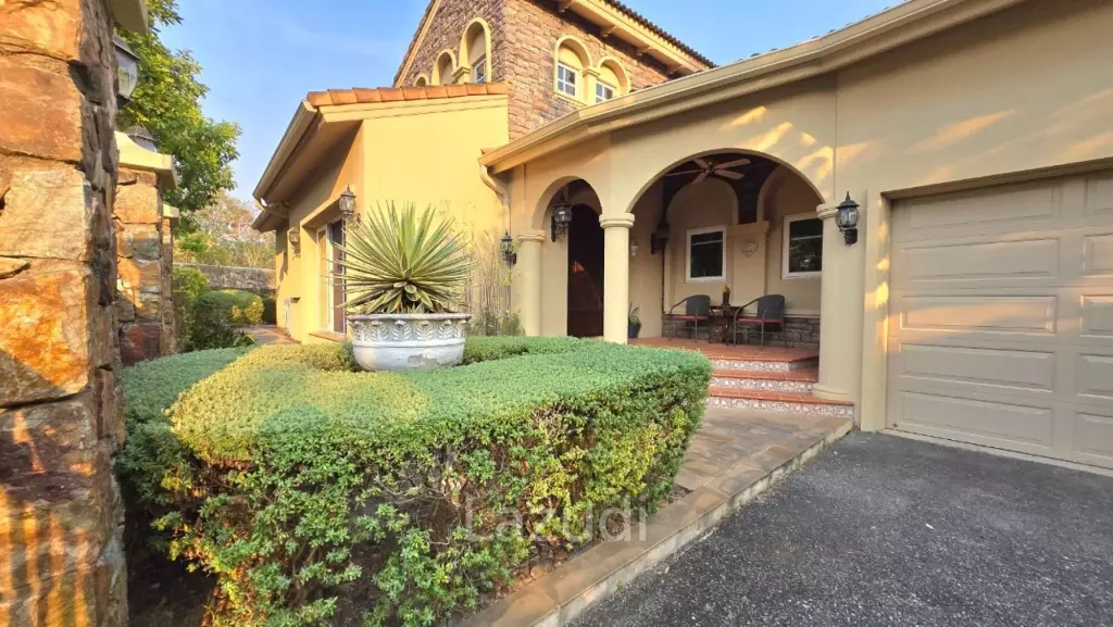 3 Beds 3 Baths 281 SQ.M. Silk Road Place
