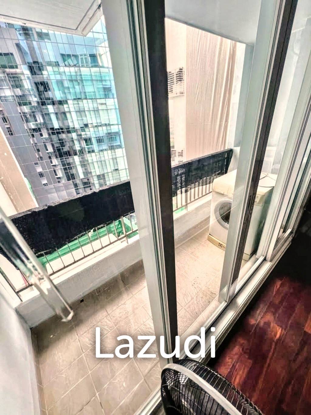 1 Bed 1 Bath  28 SQ.M Circle Condominium