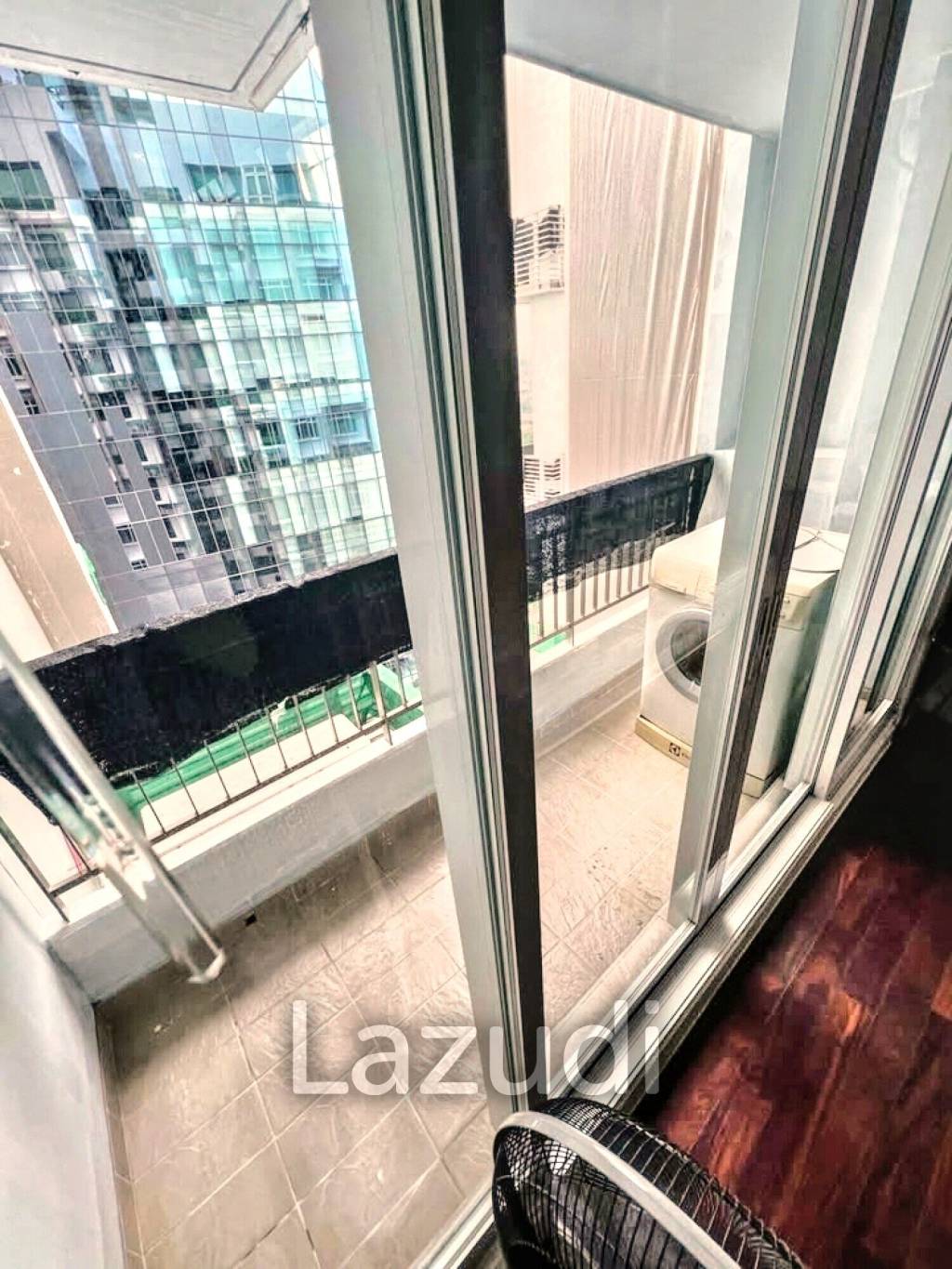 1 Bed 1 Bath  28 SQ.M Circle Condominium