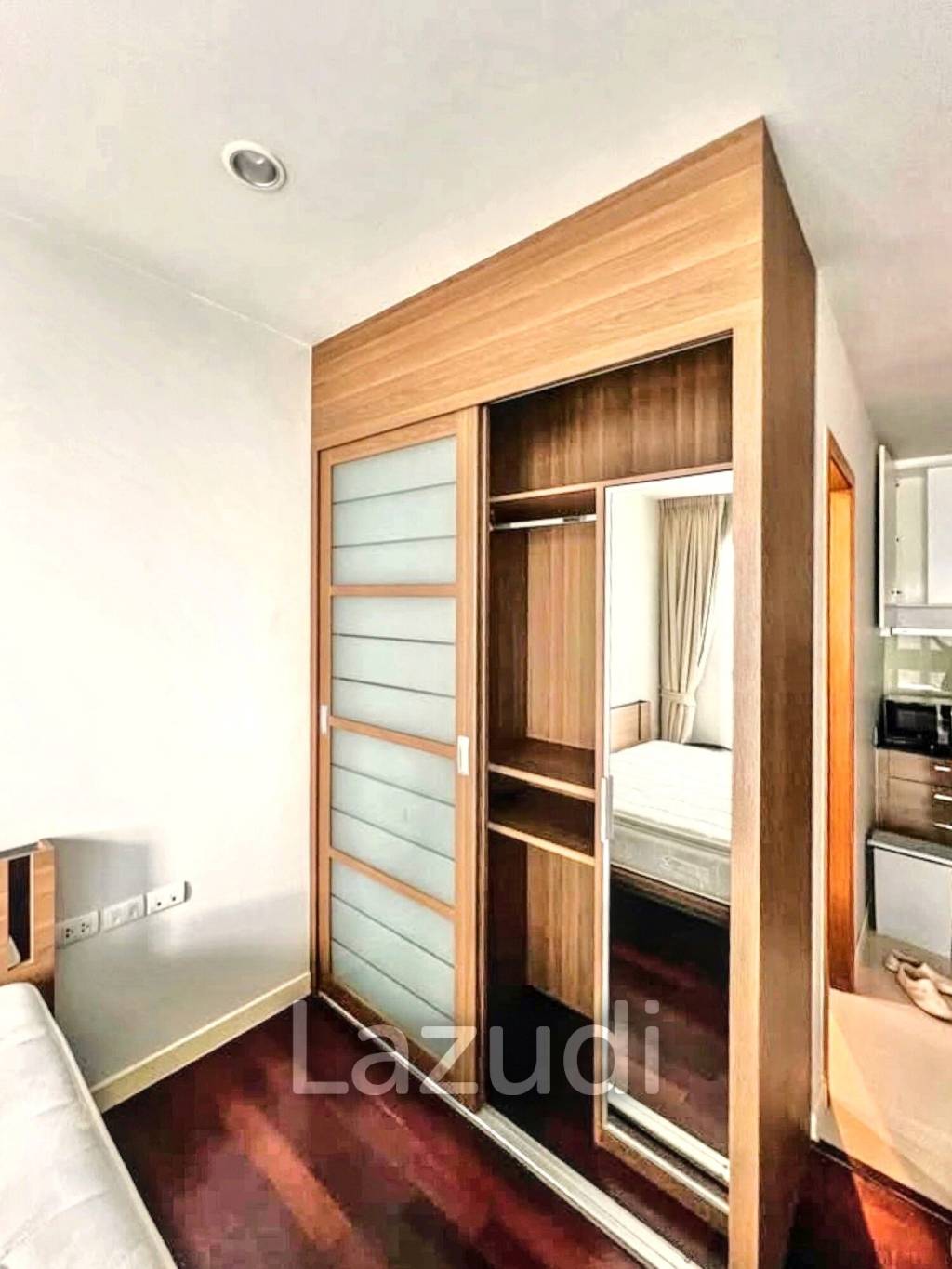 1 Bed 1 Bath  28 SQ.M Circle Condominium