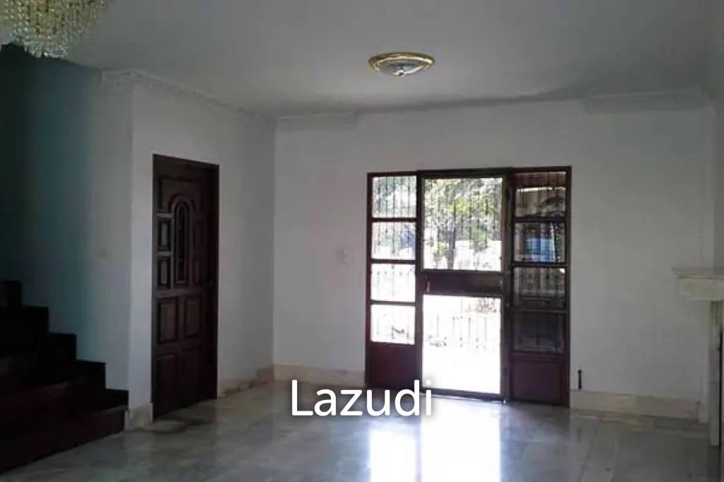 3 Bedrooms House For Sale with 1 Rai of Land near to Airport