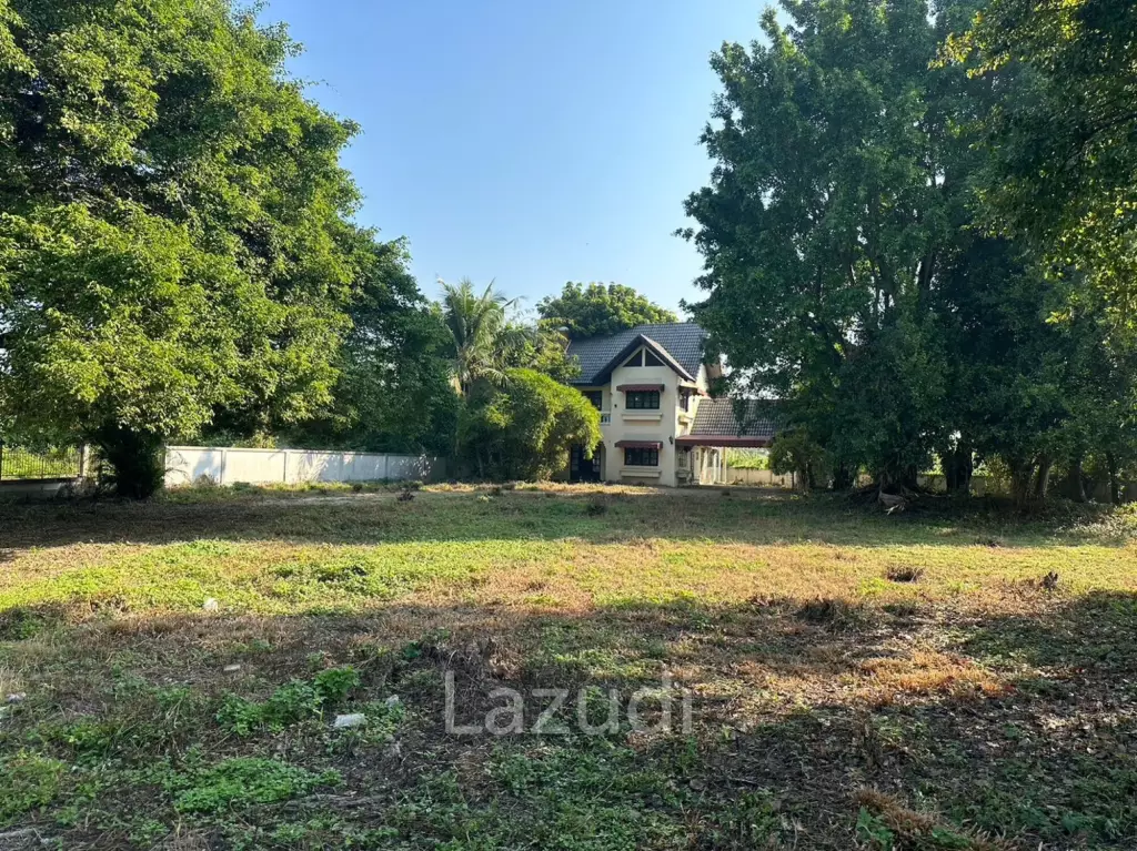 3 Bedrooms House For Sale with 1 Rai of Land near to Airport