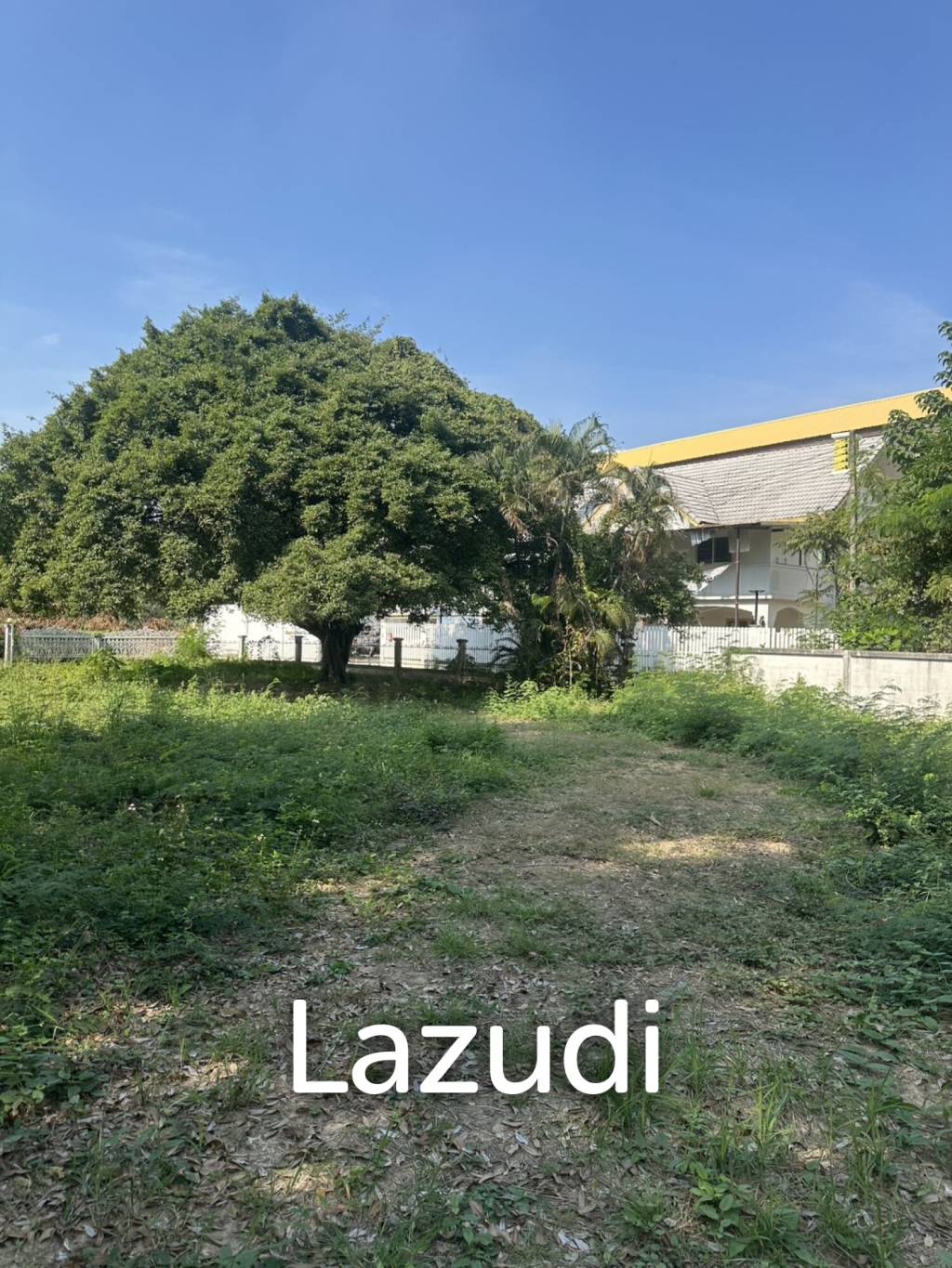 3 Bedrooms House For Sale with 1 Rai of Land near to Airport