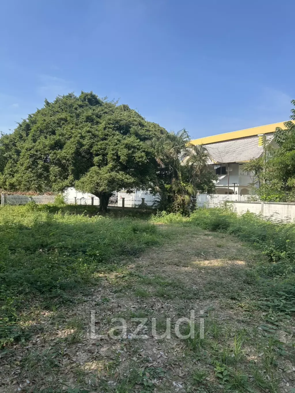 3 Bedrooms House For Sale with 1 Rai of Land near to Airport