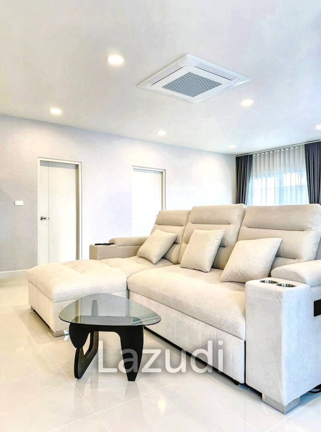 4 Bed 5 Bath 303 SQ.M Centro Bangna 2