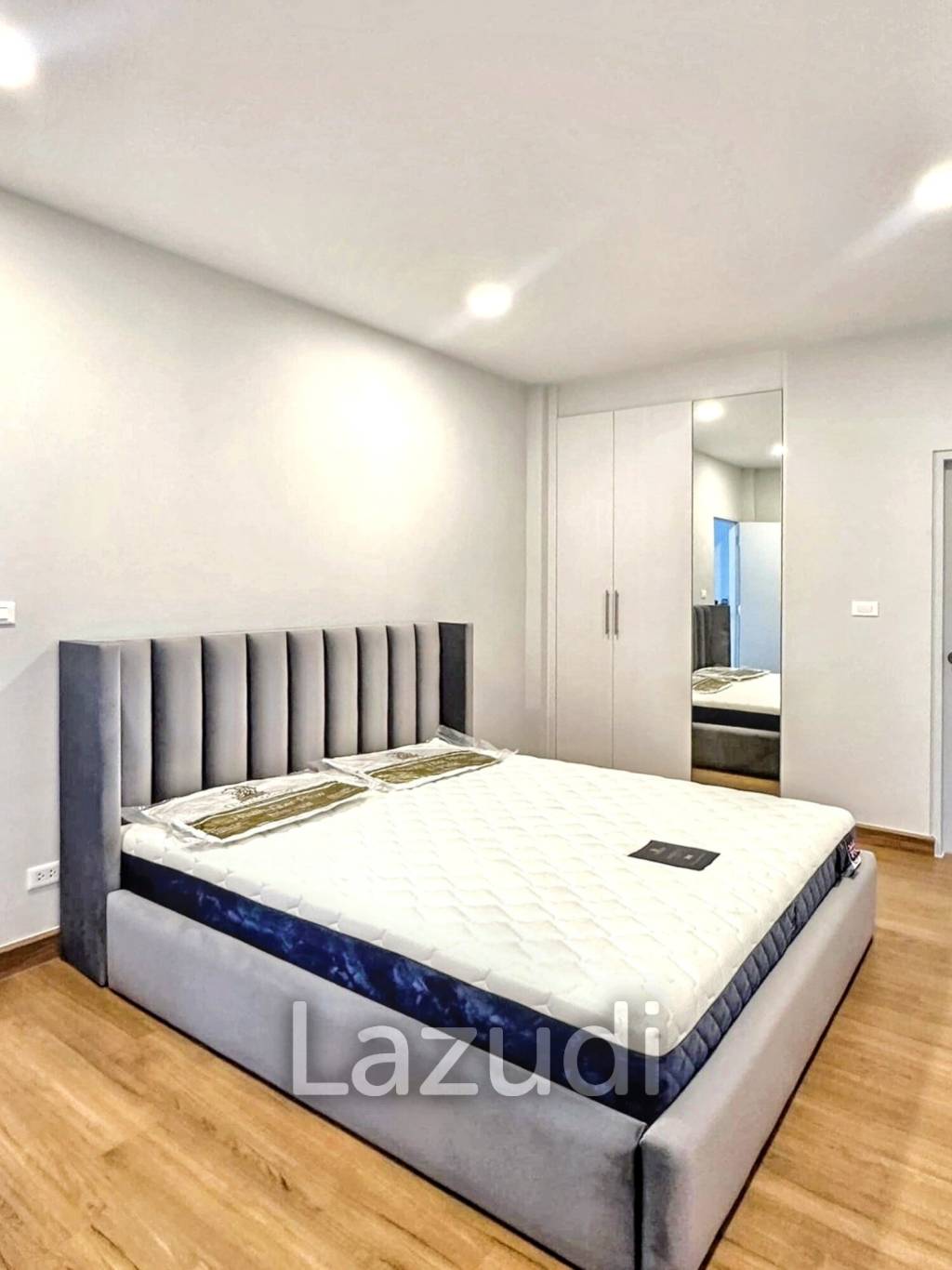 4 Bed 5 Bath 303 SQ.M Centro Bangna 2