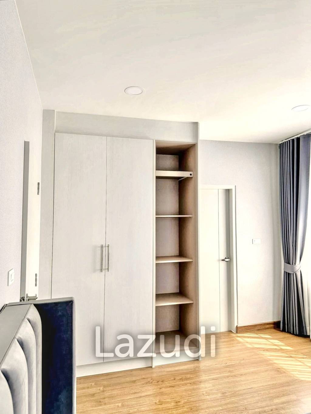 4 Bed 5 Bath 303 SQ.M Centro Bangna 2