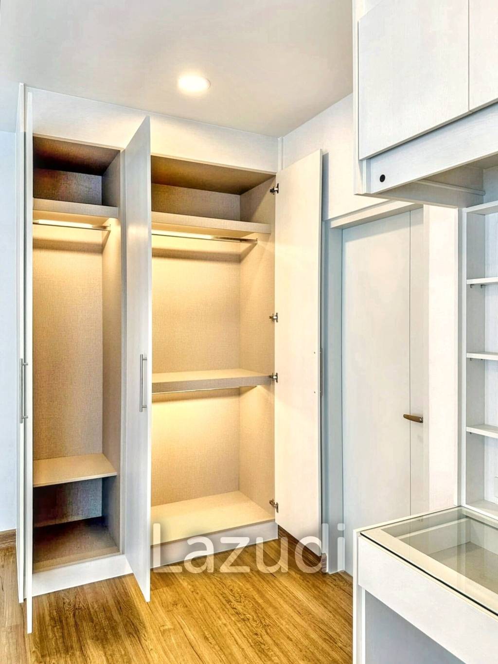 4 Bed 5 Bath 303 SQ.M Centro Bangna 2