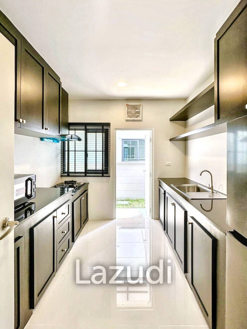 4 Bed 5 Bath 303 SQ.M Centro Bangna 2