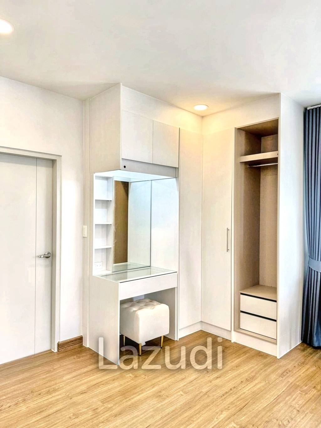 4 Bed 5 Bath 303 SQ.M Centro Bangna 2