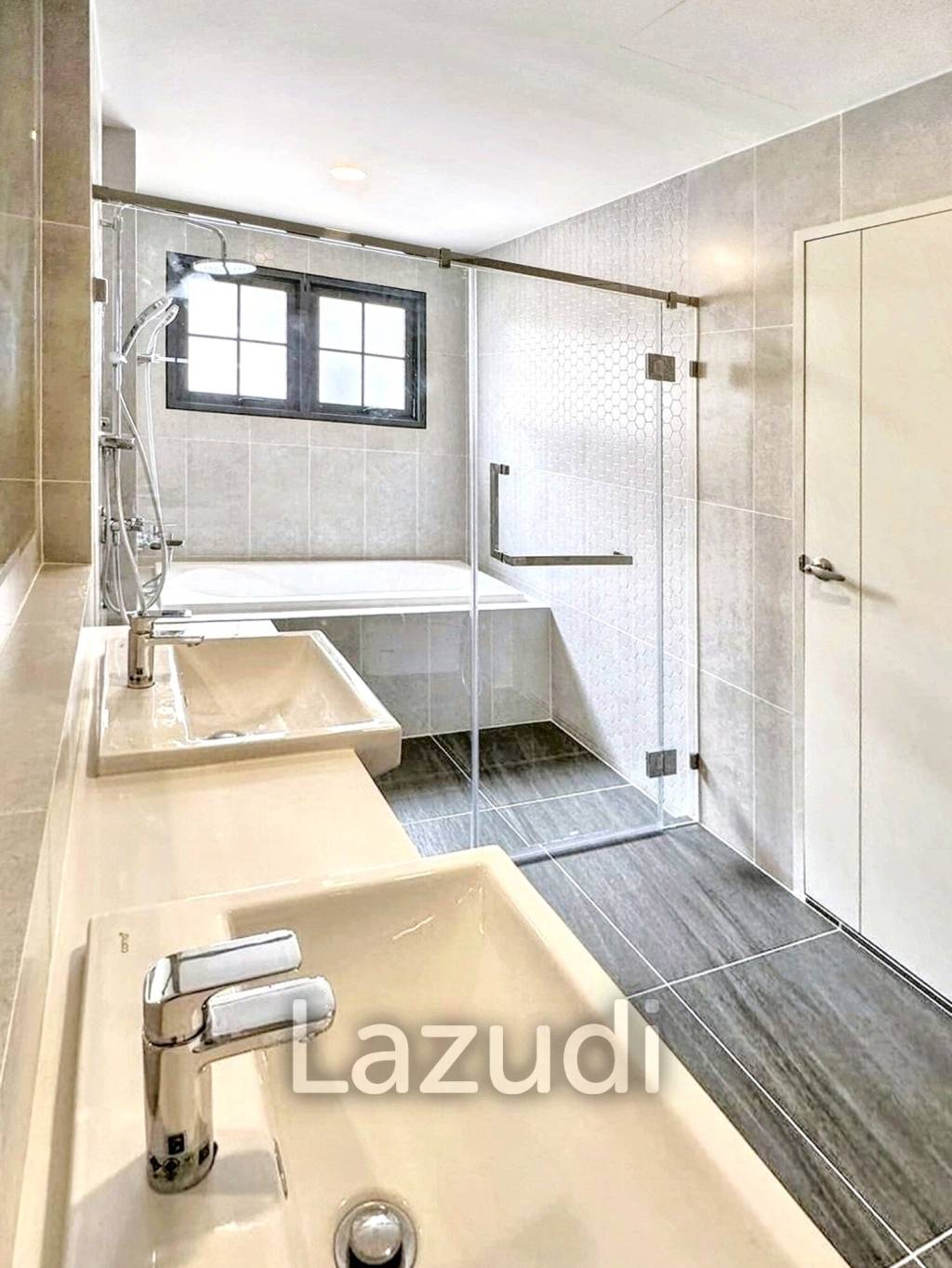 4 Bed 5 Bath 303 SQ.M Centro Bangna 2