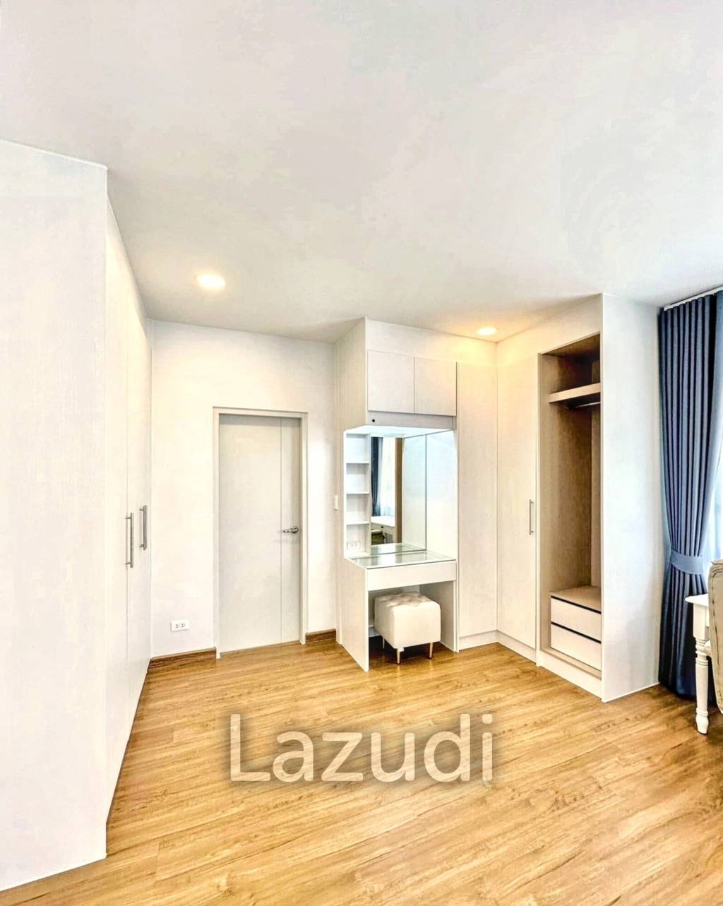 4 Bed 5 Bath 303 SQ.M Centro Bangna 2