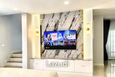 4 Bed 5 Bath 303 SQ.M Centro Bangna 2