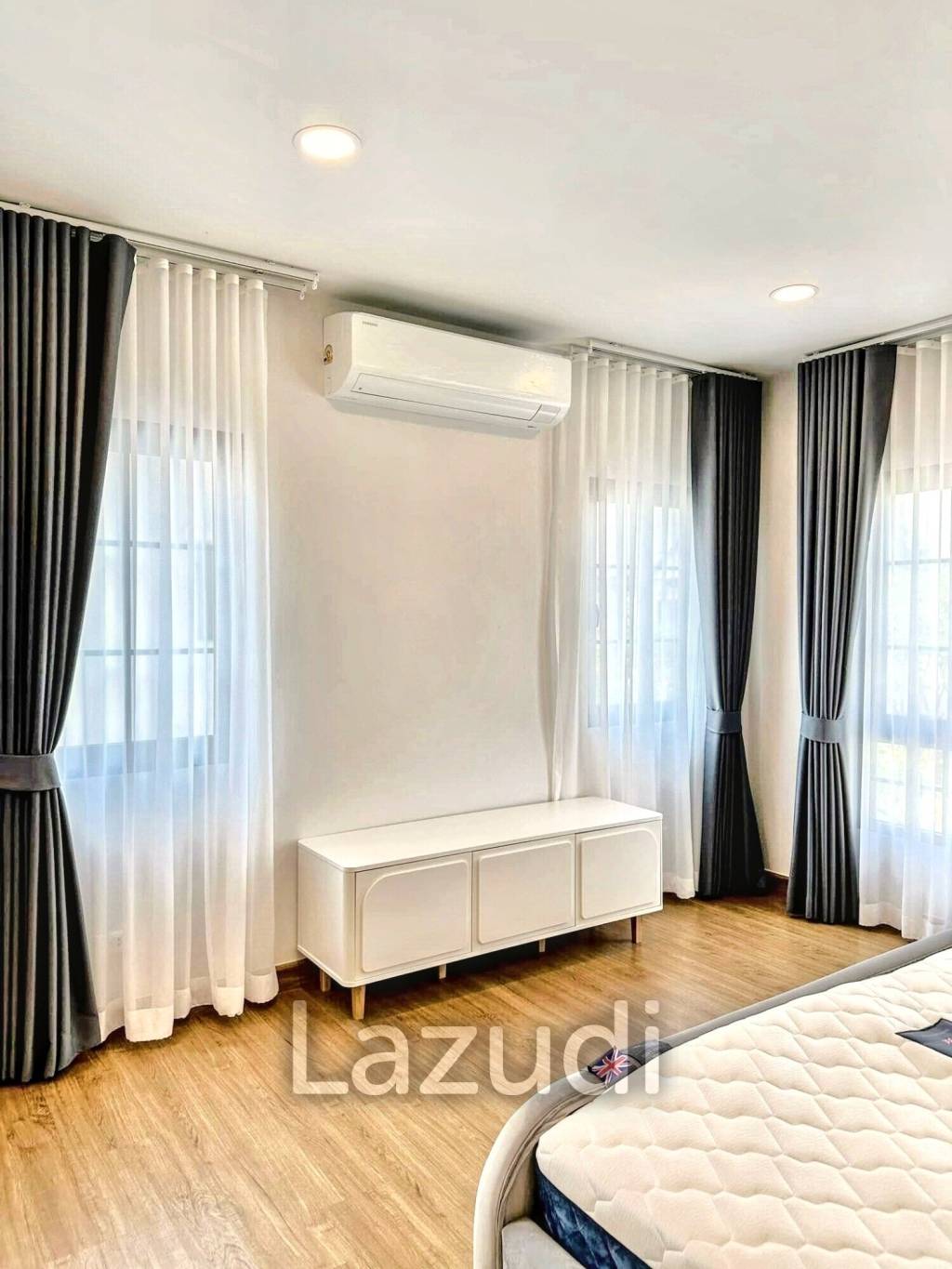4 Bed 5 Bath 303 SQ.M Centro Bangna 2