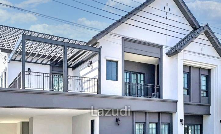 4 Bed 5 Bath 303 SQ.M Centro Bangna 2