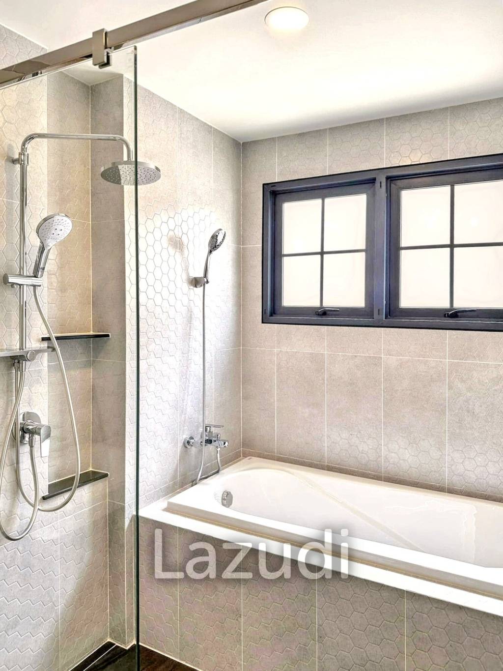 4 Bed 5 Bath 303 SQ.M Centro Bangna 2