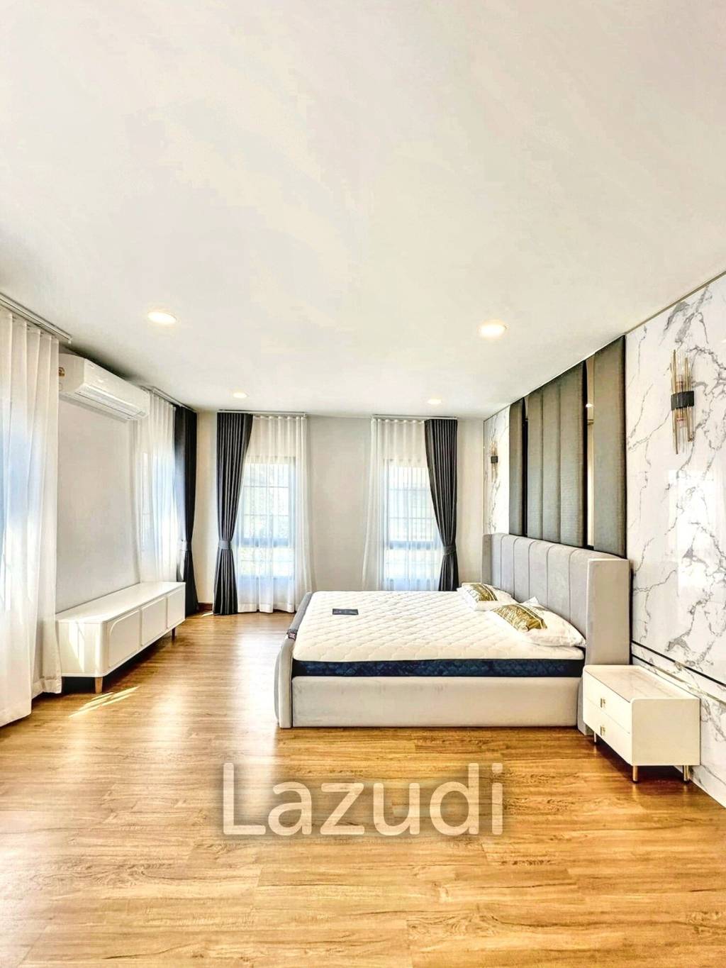 4 Bed 5 Bath 303 SQ.M Centro Bangna 2