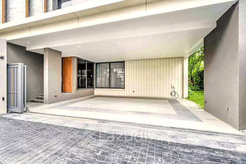 5 Bed 7 Bath 698 SQ.M Bugaan Pattanakarn