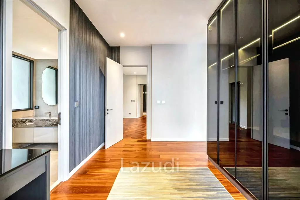 5 Bed 7 Bath 698 SQ.M Bugaan Pattanakarn