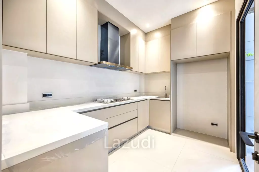 5 Bed 7 Bath 698 SQ.M Bugaan Pattanakarn