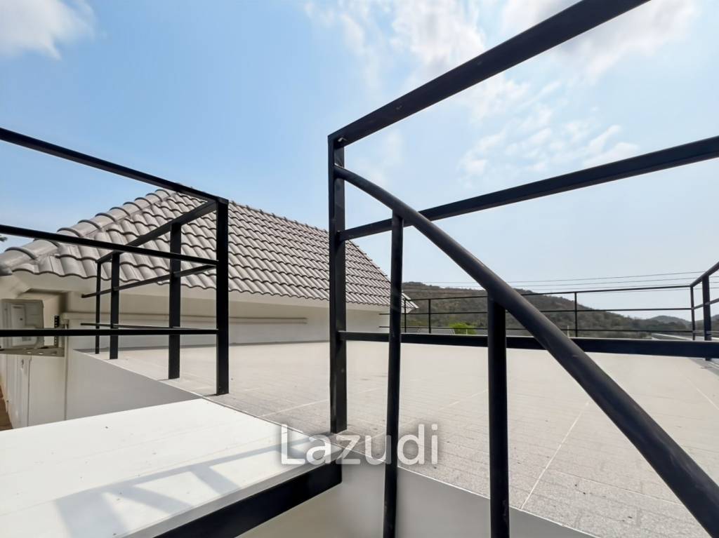 Modern 3.5 Bedroom Pool Villa in Hua Hin with Scenic Mountain View For Sale/Rent