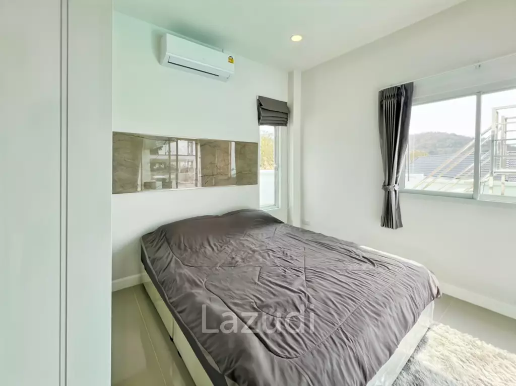 Modern 3.5 Bedroom Pool Villa in Hua Hin with Scenic Mountain View For Sale/Rent
