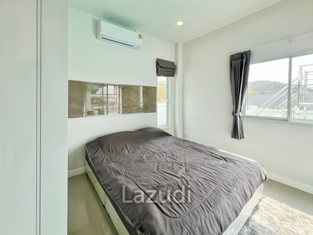 Modern 3.5 Bedroom Pool Villa in Hua Hin with Scenic Mountain View For Sale/Rent