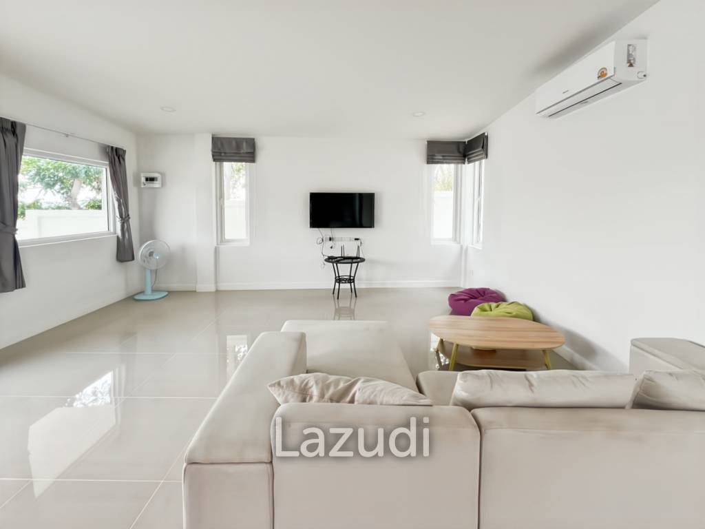 Modern 3.5 Bedroom Pool Villa in Hua Hin with Scenic Mountain View For Sale/Rent