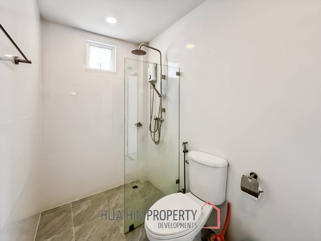 Modern 3.5 Bedroom Pool Villa in Hua Hin with Scenic Mountain View For Sale/Rent
