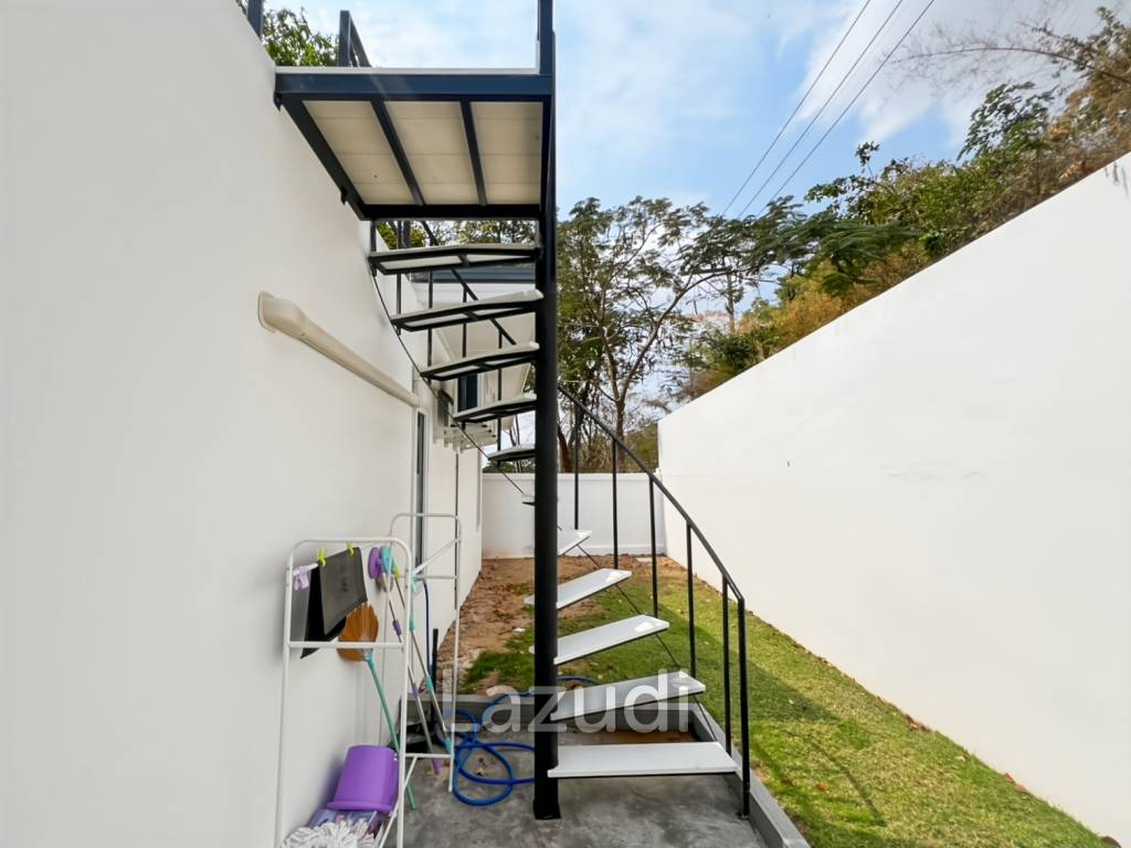 Modern 3.5 Bedroom Pool Villa in Hua Hin with Scenic Mountain View For Sale/Rent
