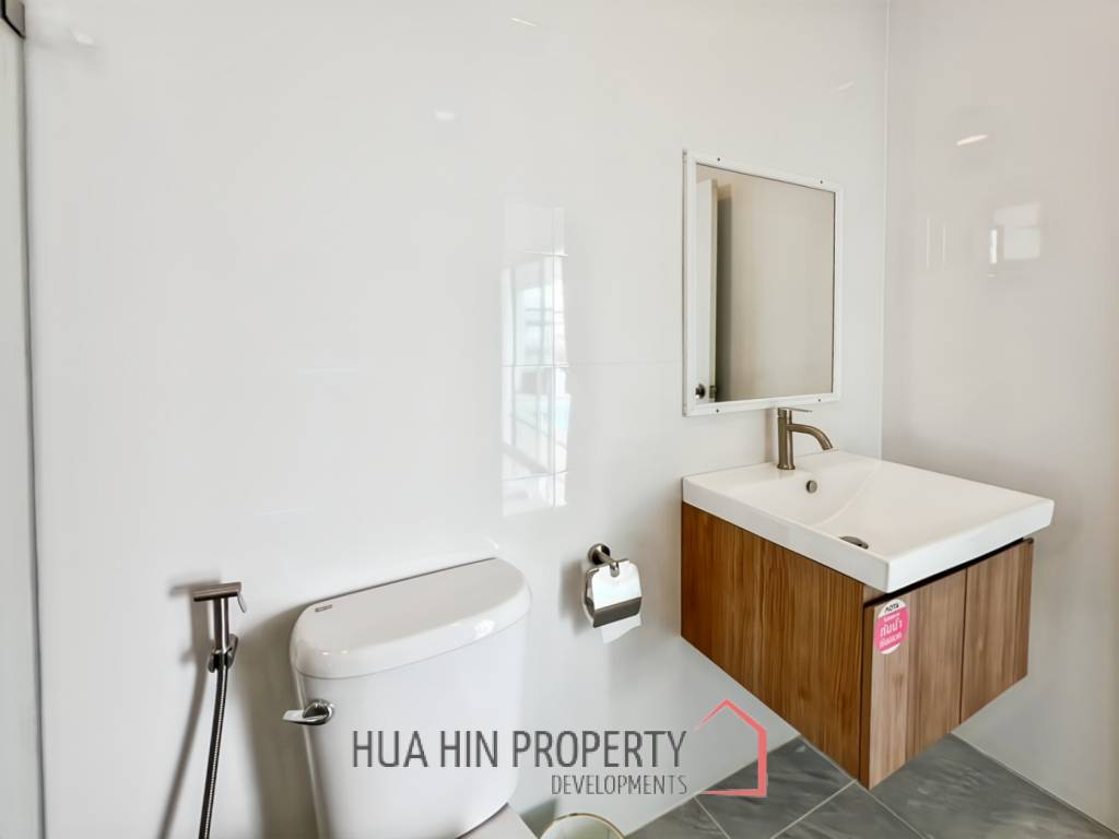Modern 3.5 Bedroom Pool Villa in Hua Hin with Scenic Mountain View For Sale/Rent