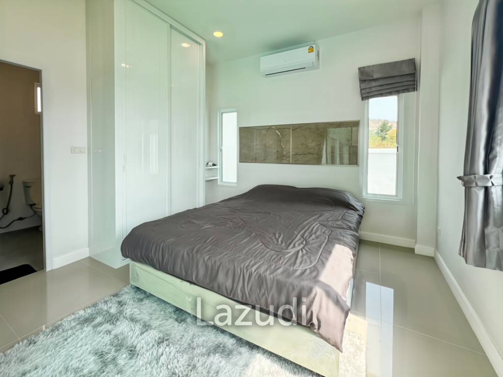Modern 3.5 Bedroom Pool Villa in Hua Hin with Scenic Mountain View For Sale/Rent