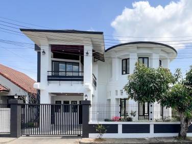 Renovated 4 Bedroom House In Kathu