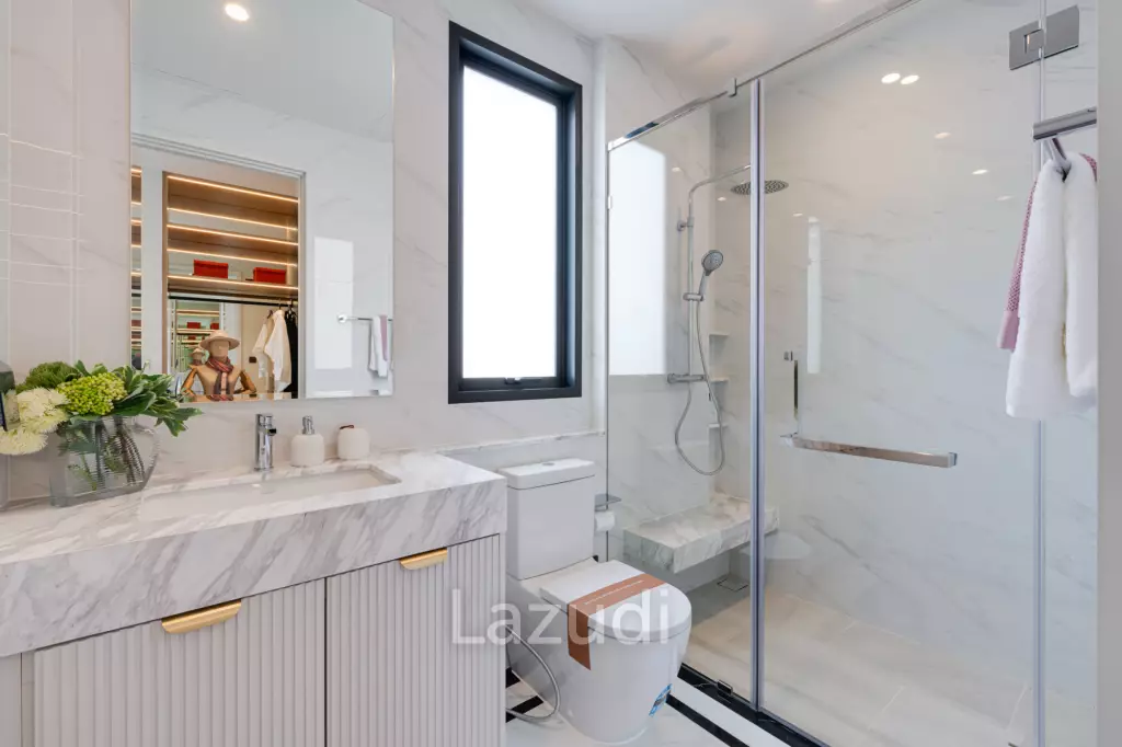 Ultra Luxury 5-Bed Home in Bang Kaeo Samut Prakan
