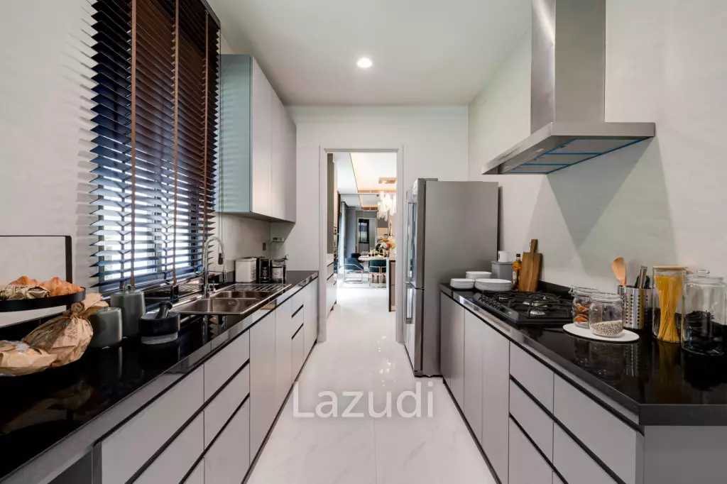 Ultra Luxury 5-Bed Home in Bang Kaeo Samut Prakan