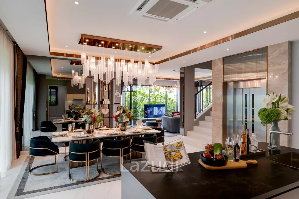 Ultra Luxury 5-Bed Home in Bang Kaeo Samut Prakan