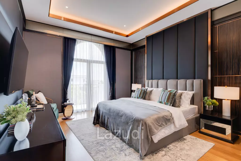 Ultra Luxury 5-Bed Home in Bang Kaeo Samut Prakan