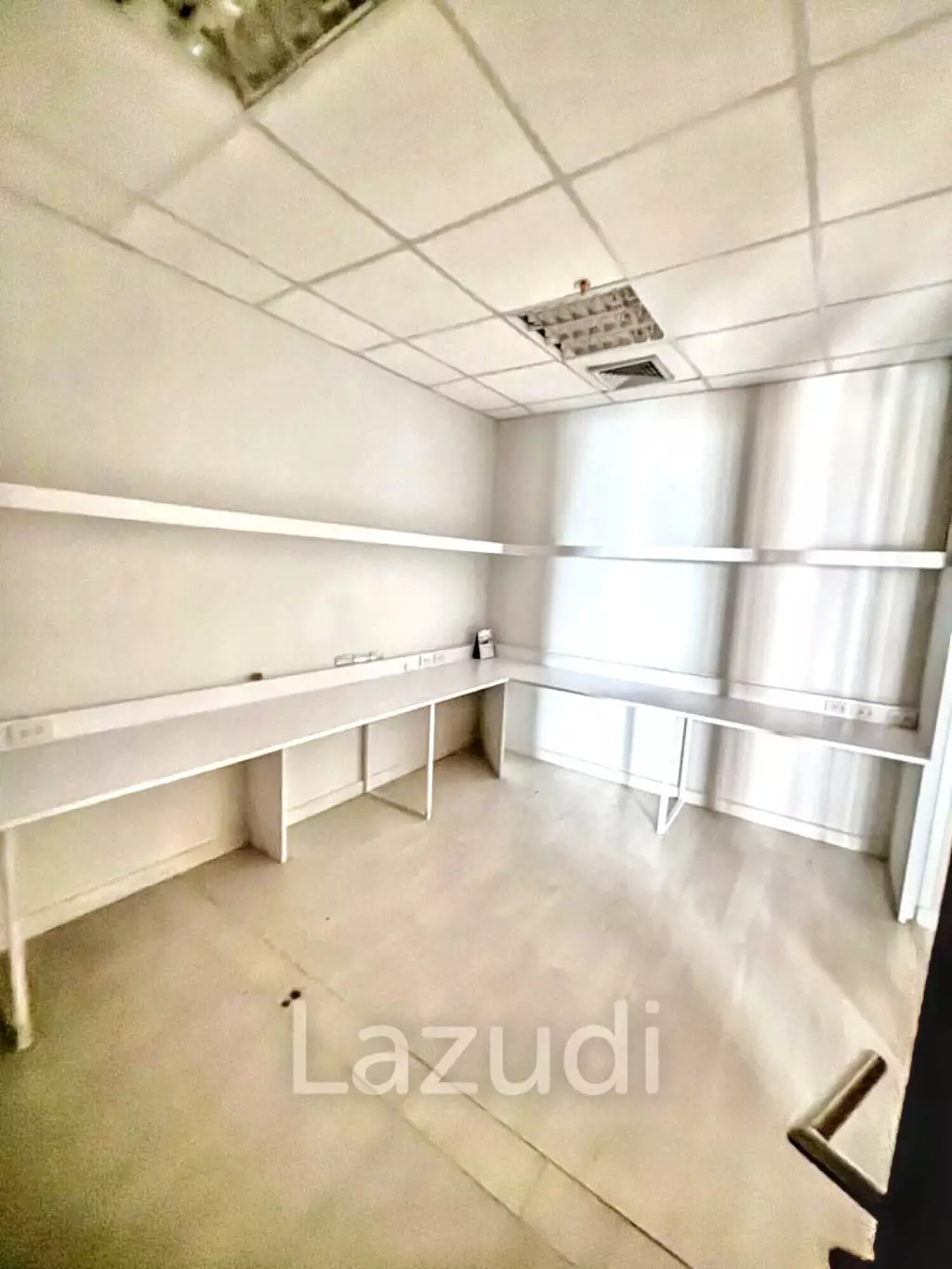 Office 186 SQ.M @Central City Tower Bang NA