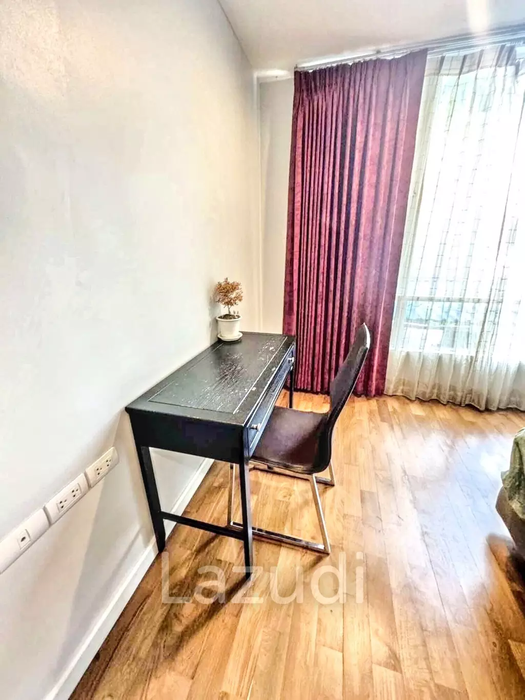 2 Bedrooms 2 Bathrooms 80 SQ.M Siri On 8