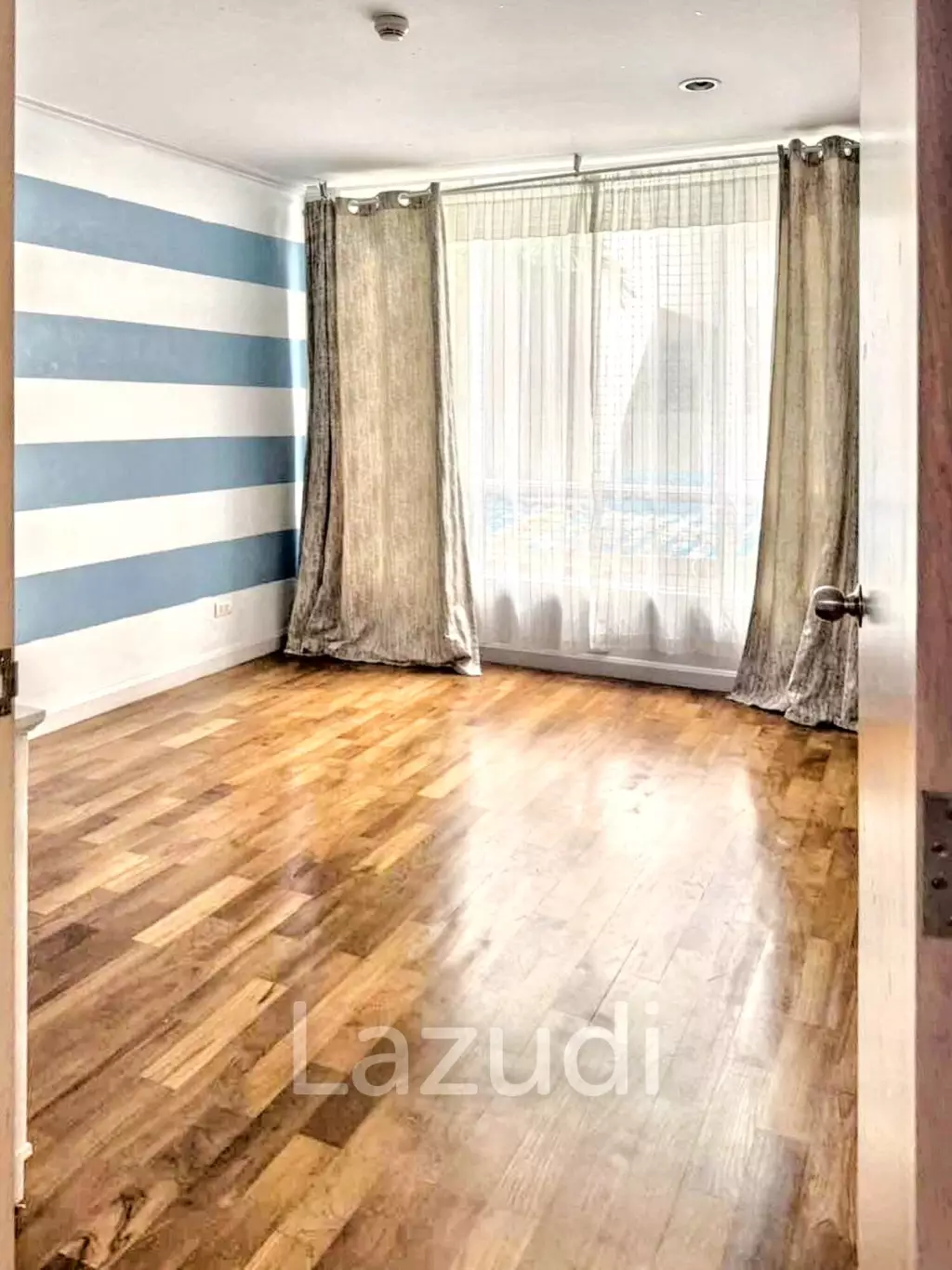 2 Bedrooms 2 Bathrooms 80 SQ.M Siri On 8