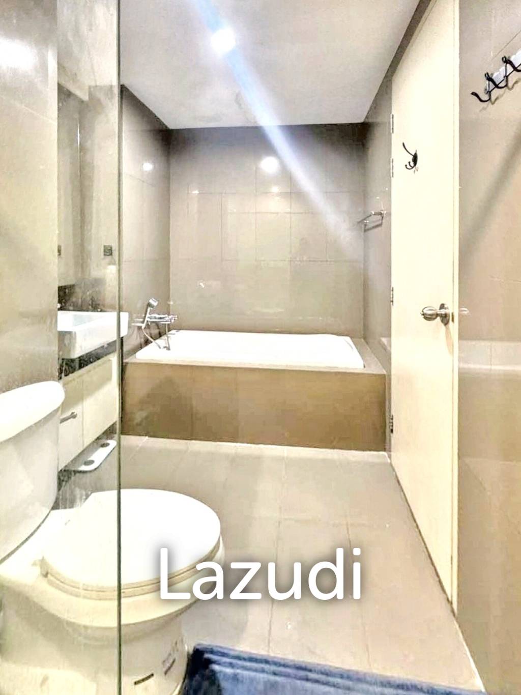 2 Bedrooms 2 Bathrooms 80 SQ.M Siri On 8