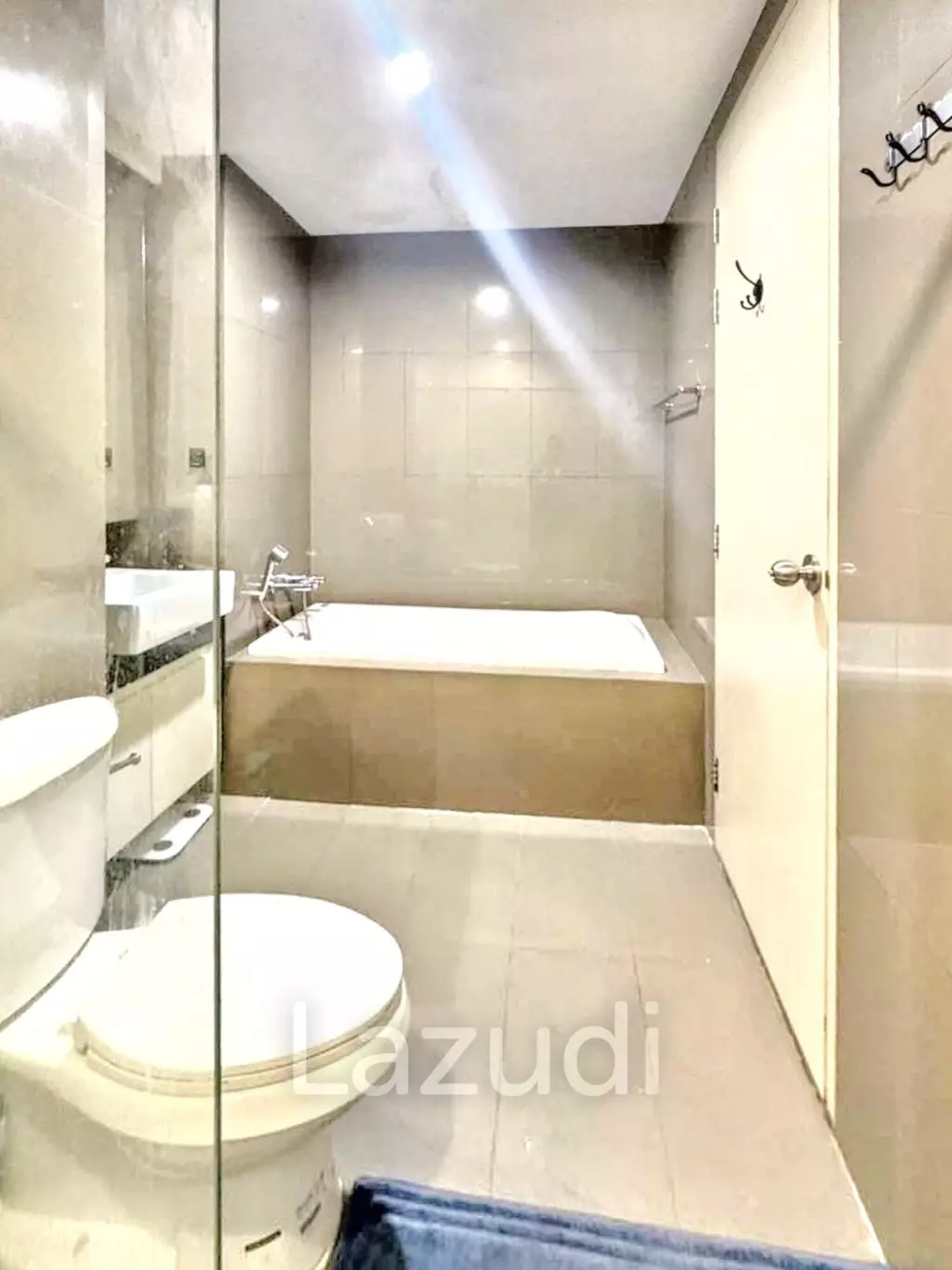 2 Bedrooms 2 Bathrooms 80 SQ.M Siri On 8